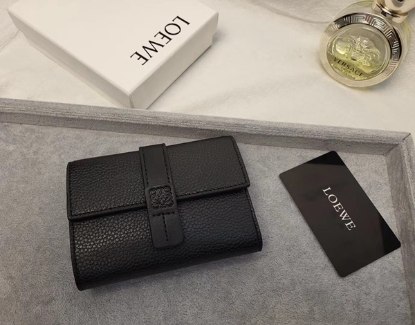 超激安ブランド財布偽物正面デザイン